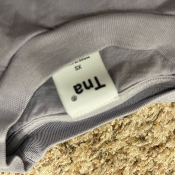 Purple cropped long sleeve - Picture 3 of 3